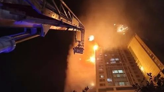 消防常识 丨 全楼在燃烧！33层建筑深夜起火，高层火灾到底该如何逃生？